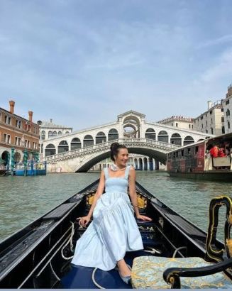 Lindsey in Gondola 66%.jpg