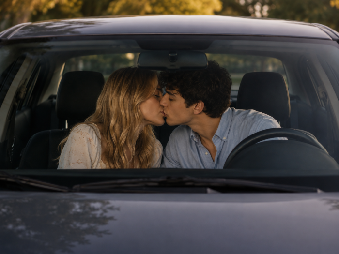 Samuel and Tiffany kiss.png