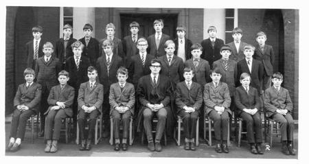 1969-third-form-i-have-surnames-for-everyone-as-i-scribbled-them-on-the-back-of.jpg