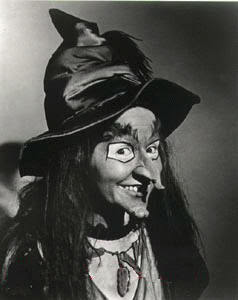 witchiepoo2.jpg