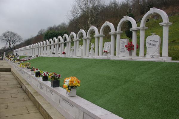Aberfan_Cemetery_geograph-3377917-by-Stephen-McKay.jpg