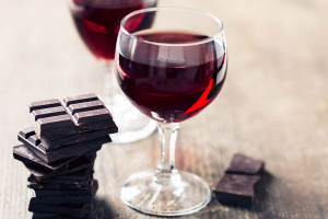 red-wine-dark-chocolate-getty-0122-2000-da8d92d411684c97ae9a0987d04764ba_0.jpg